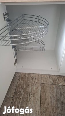 Konyhai kiforgatható polc.