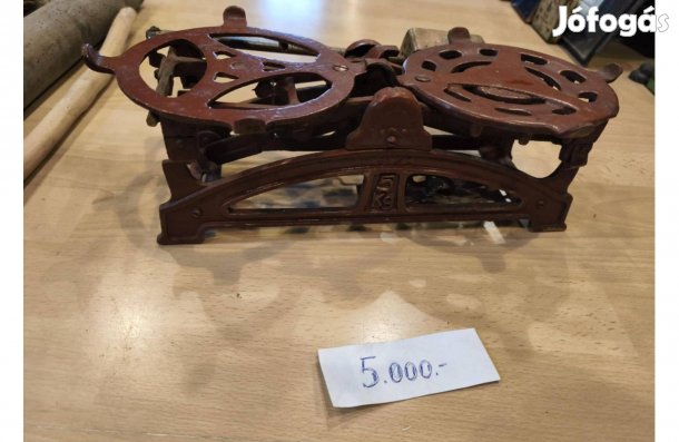 Konyhai mérleg, 20. század közepei mérleg a képeken látható állapotban