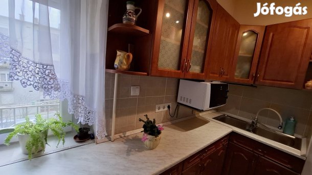 Konyhaszekrény szép állapotban eladó .