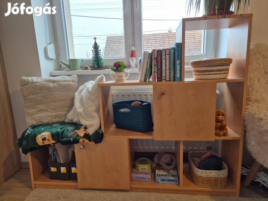 Könyvespolc, lépcsős szekrény