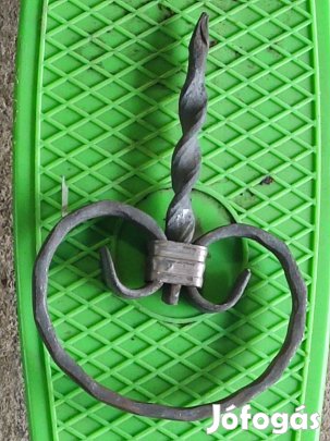 Koövácsol5tvas diszitő elem