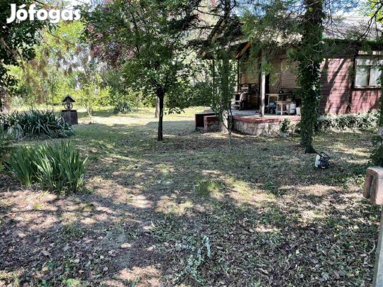 Koppánymonostor üdülőövezetében kivett hétvégi ház, udvar