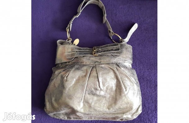 Koptatott arany válltáska