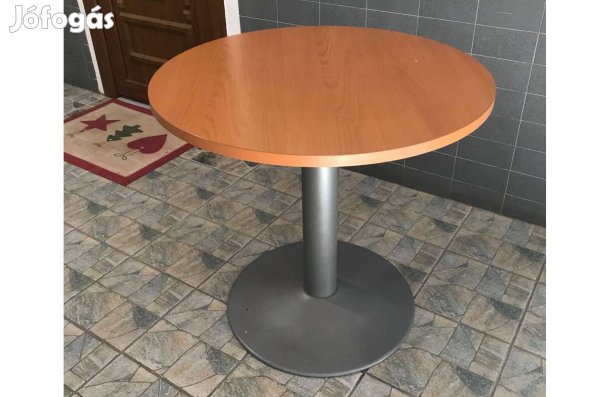 Kör alakú állóasztal