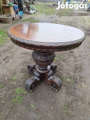 Kör alakú barokk asztal