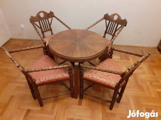 Kör asztal 4 db régi székkel együtt