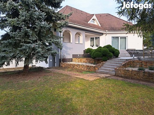 Korányi Kertváros legszebb részén családi ház Eladó!