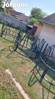 Körbála etető köretető szénarács ló marha borjú bika