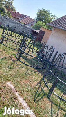 Körbála etető szénarács köretető ló marha borjú bika