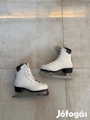 Korcsolya , lány 35 -ös