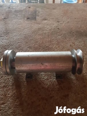 Körfűrész tengely