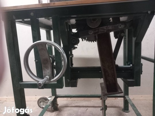 Körfűrész váz motor nélkül. 