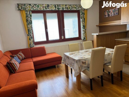 Kórház és állomás között 42m2 igényesen berendezett kislakás