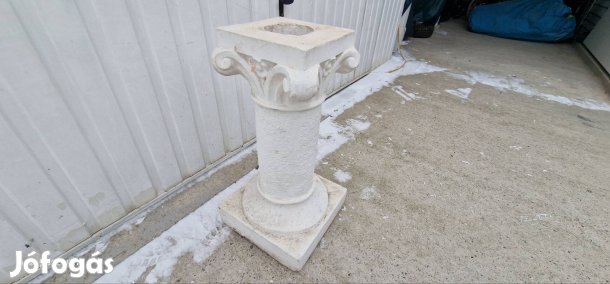 Korinthoszi Stílusú díszes oszlop