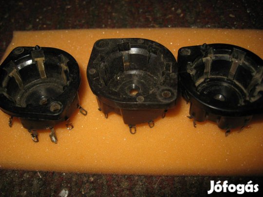 Körmös elektroncső foglalatok