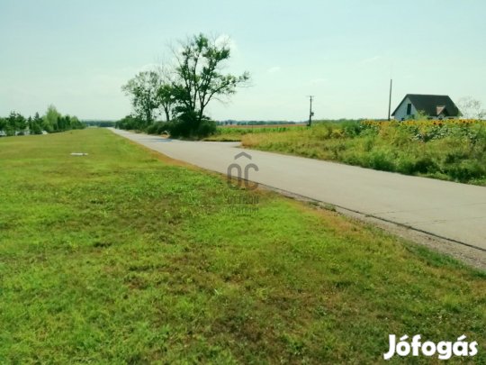 Környe ipari szomszédságában 2,2 hektár ipari beruházására
