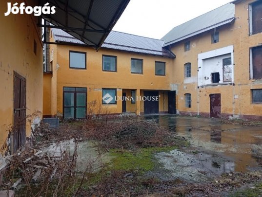 Környei 720 nm-es ipari ingatlan eladó