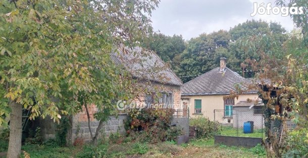 Koroncói eladó 60 nm-es ház