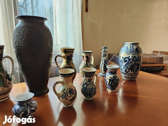 Korondi kerámia gyűjtemény 16 db váza és kancsó 