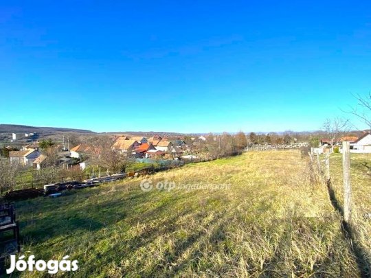 Kőröshegyi eladó 1622 nm-es telek