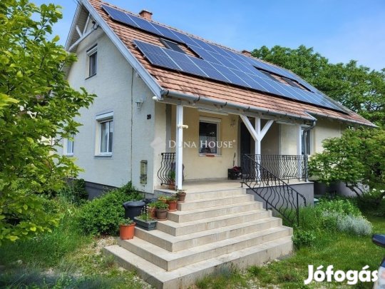 Korszerű családi ház Úrhidán