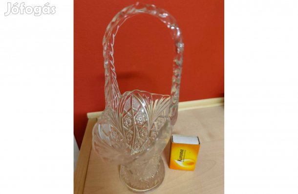 Kosár alakú kínáló