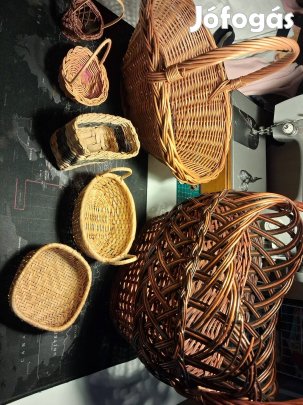 Kosarak tojás kereséshez.