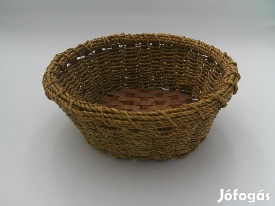 Kosárka természetes anyagokból