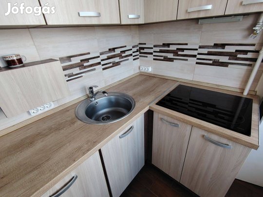 Kossuth utcán76 m-es, 3 szobás, erkélyes lakás eladó