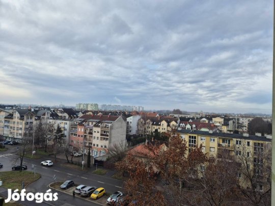 Kossuth utcán 76 nm-es lakás