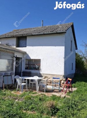 Kőszárhegyen, jó környéken zárkert eladó