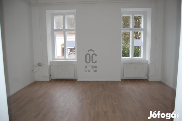 Kőszegen a belváros közelében egy  felújított  3 szobás lakás várja Ön