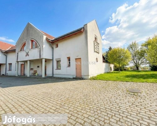 Kőszegi 178 nm-es lakás eladó