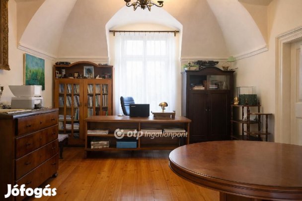 Kőszegi 228 nm-es ház eladó