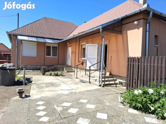 Kótaj központjában eladó egy 117 m2-es családi ház!