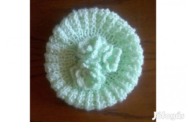 Kötött bébi sapka eladó