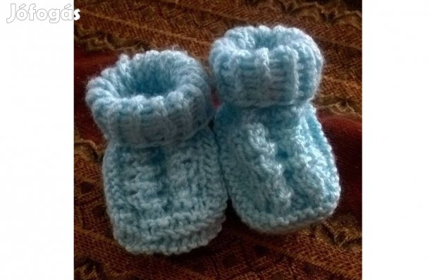 Kötött bébicipő eladó
