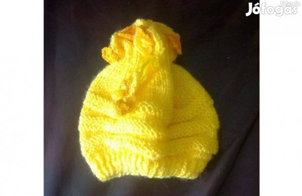 Kötött bébisapka eladó