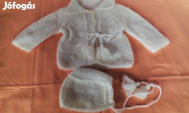 Kötött gombos kardigán sapkával 68-as méret