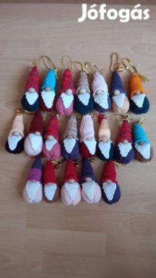 Kötött manó csengettyűs sapkával 350 Ft
