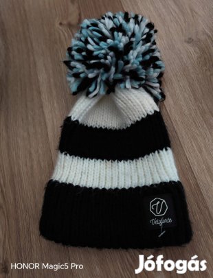 Kötött női sapika