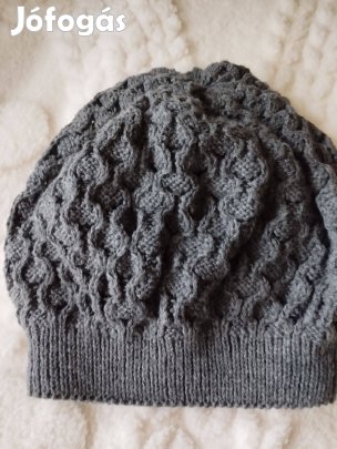 Kötött női szürke sapka
