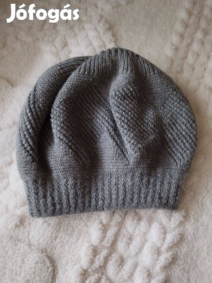 Kötött szürke női sapka