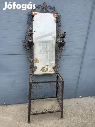 Kovácsolt asztal tükörrel