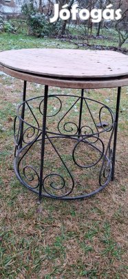 Kovácsolt kör vasasztal eladó