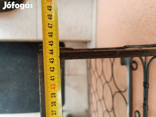 Kovácsolt vas bortartó