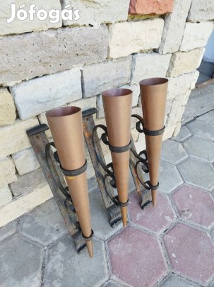 Kovácsolt vas fáklya tartó 