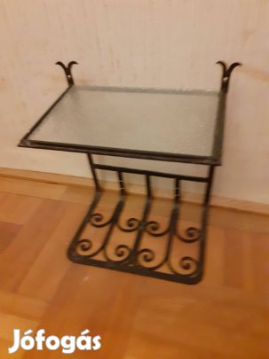 Kovácsolt vas fali polc