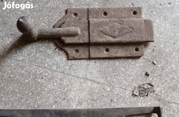 Kovácsoltvas ajtózár retro db működő ,vas erős toló zár