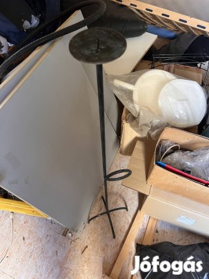 Kovácsoltvas álló gyertyatartó